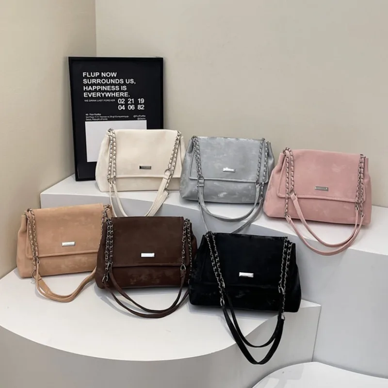 Elegant Vintage Diaper Bag Large Capacity Shopper Purse Crossbody Bag With Letter Logo Trendy For Commuter
Elegant Vintage Diaper Bag Large Capacity Shopper Purse Crossbody Bag With Letter Logo Trendy For Commuter