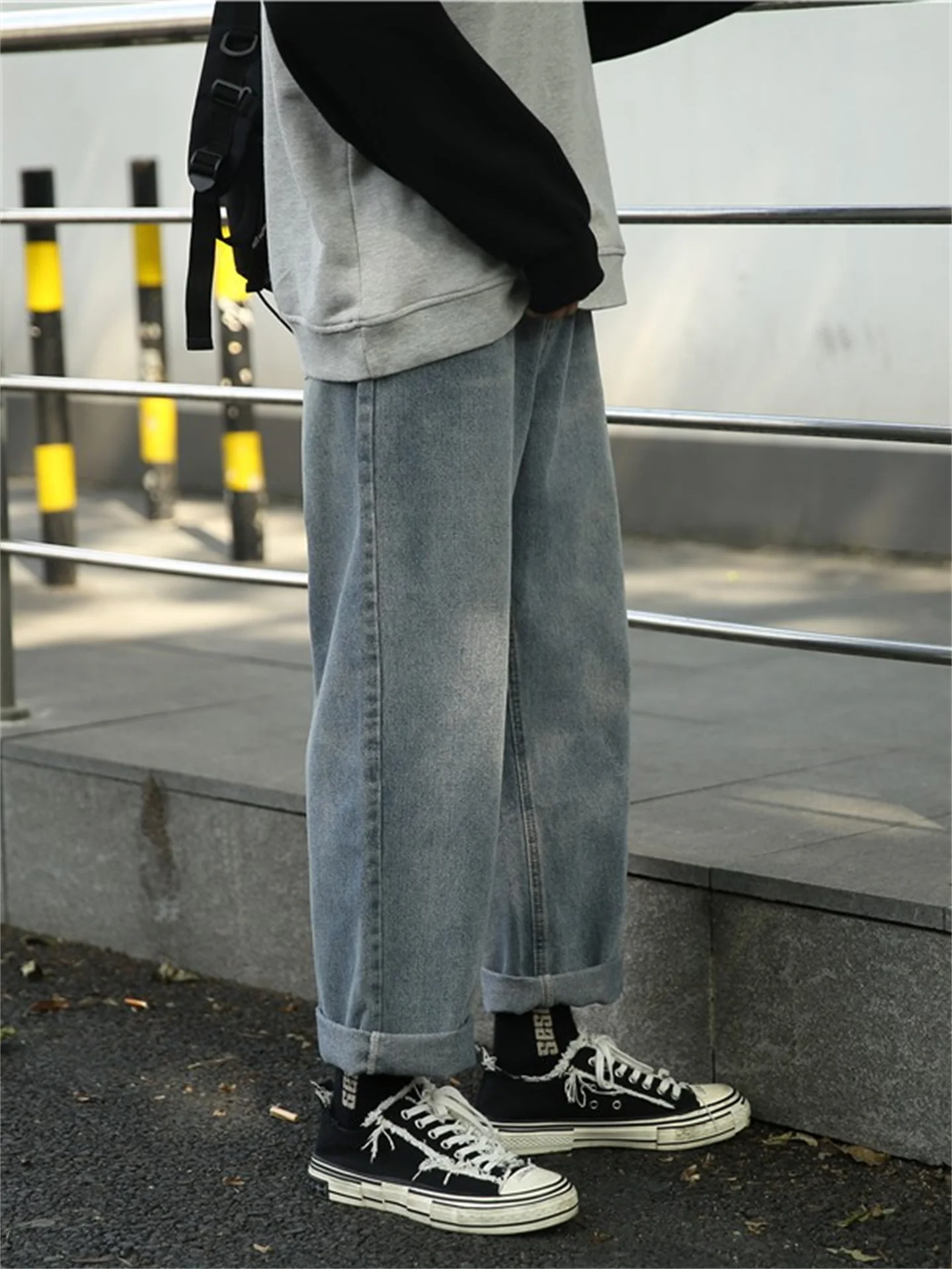 Trendy Men's Loose Straight Leg Jeans Hong Kong Sle Wide Leg Casual Spring Autumn Low Waist Zipper Youth Faion
Trendy Men's Loose Straight Leg Jeans Hong Kong Sle Wide Leg Casual Spring Autumn Low Waist Zipper Youth Faion
