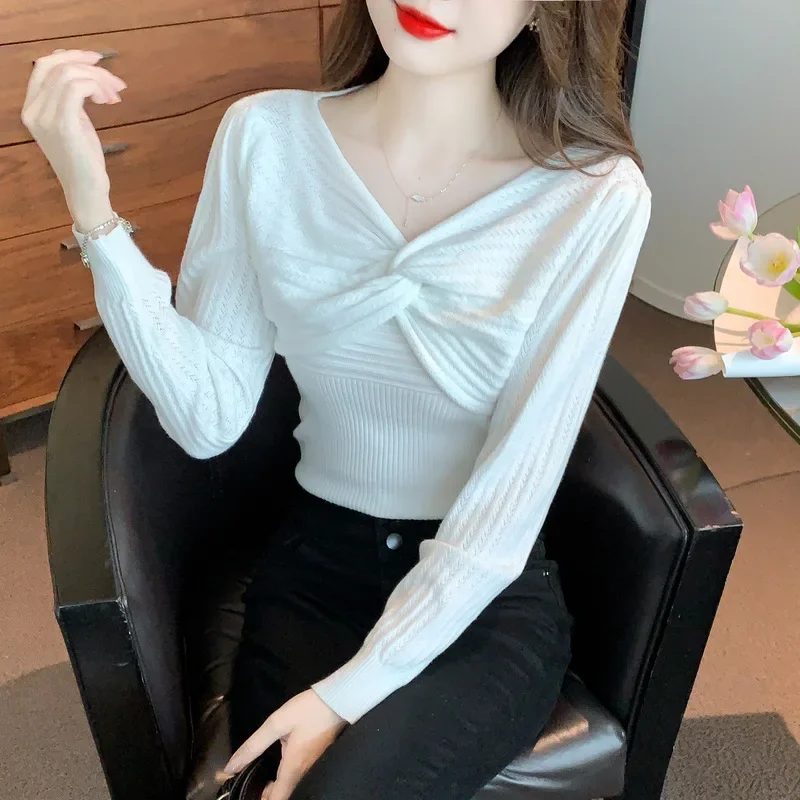 Design Niche Kink V-neck Long-sleeved Sweater Women's Autumn Winter Fashion Pullovers Temperament Slim Sweater Bottoming Shirt
Design Niche Kink V-neck Long-sleeved Sweater Women's Autumn Winter Fashion Pullovers Temperament Slim Sweater Bottoming Shirt