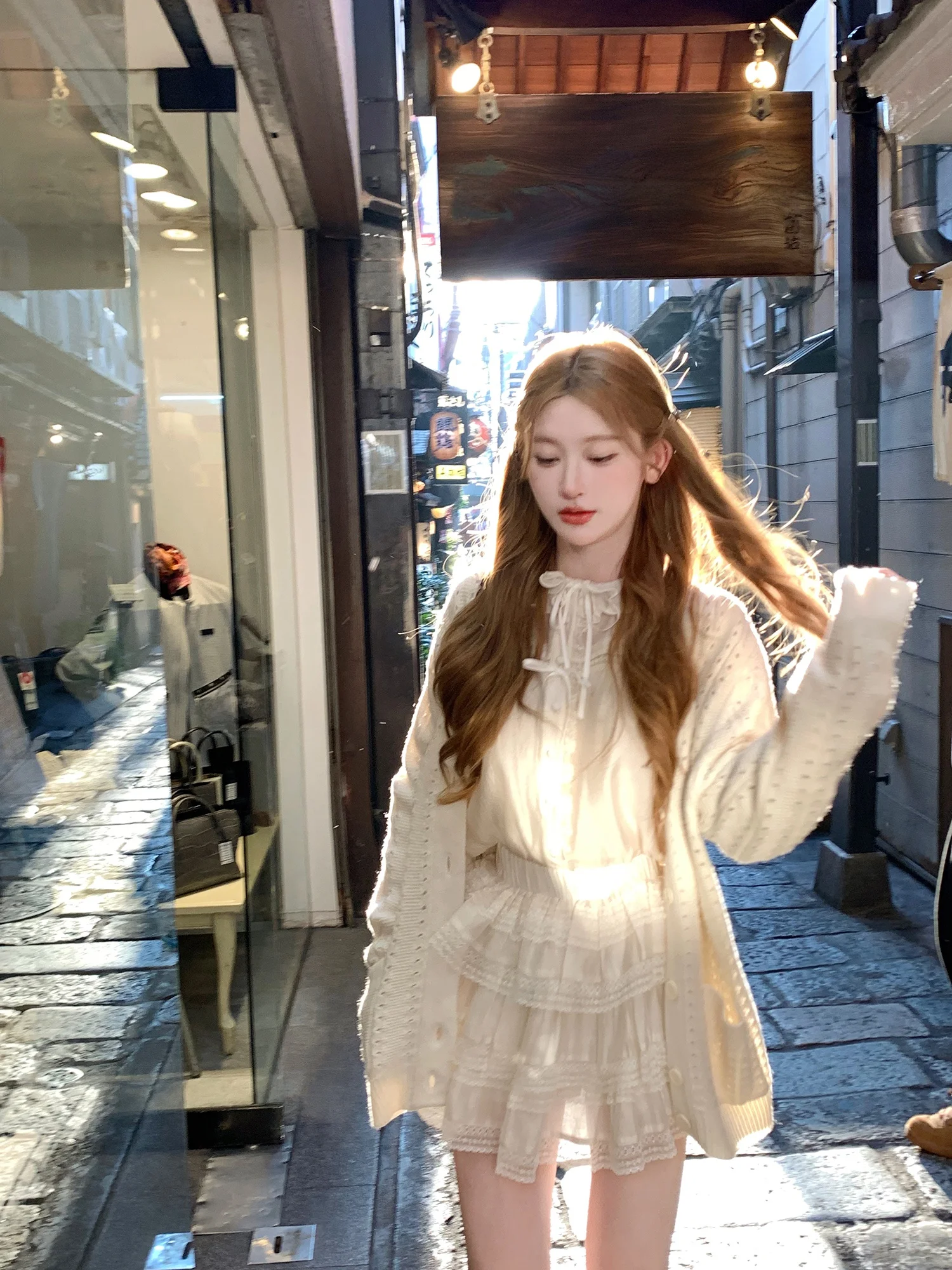 Женский кардиган Chil Sung Cry из шифона и вязаной шерсти с воротником-стойкой, кружевными вставками и глянцевой текстурой, свободного кроя
Женский кардиган Chil Sung Cry из шифона и вязаной шерсти с воротником-стойкой, кружевными вставками и глянцевой текстурой, свободного кроя