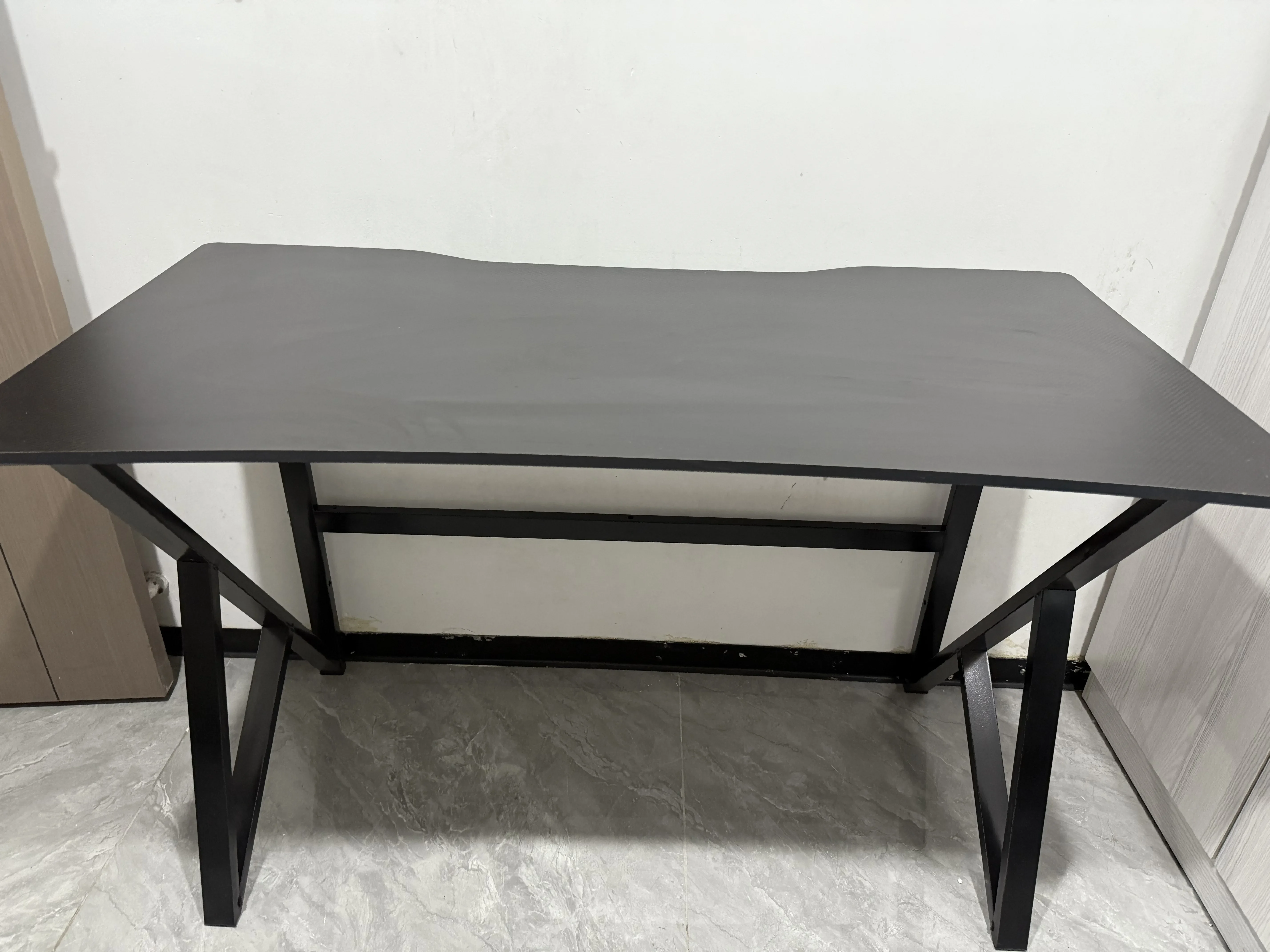 *Gaming Desk Modern Wood Office Computer Desk for Home Bedroom and Work Use
*Gaming Desk Modern Wood Office Computer Desk for Home Bedroom and Work Use