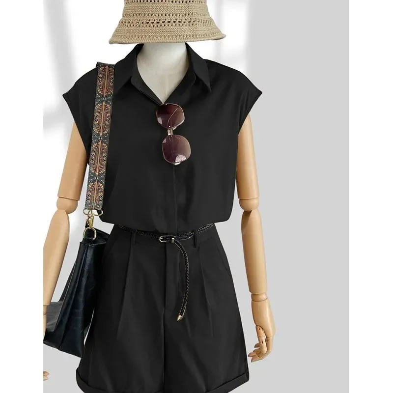 Old Money Style Women Sleeveless Shirt And High Waist Shorts Casual Set
Old Money Style Women Sleeveless Shirt And High Waist Shorts Casual Set