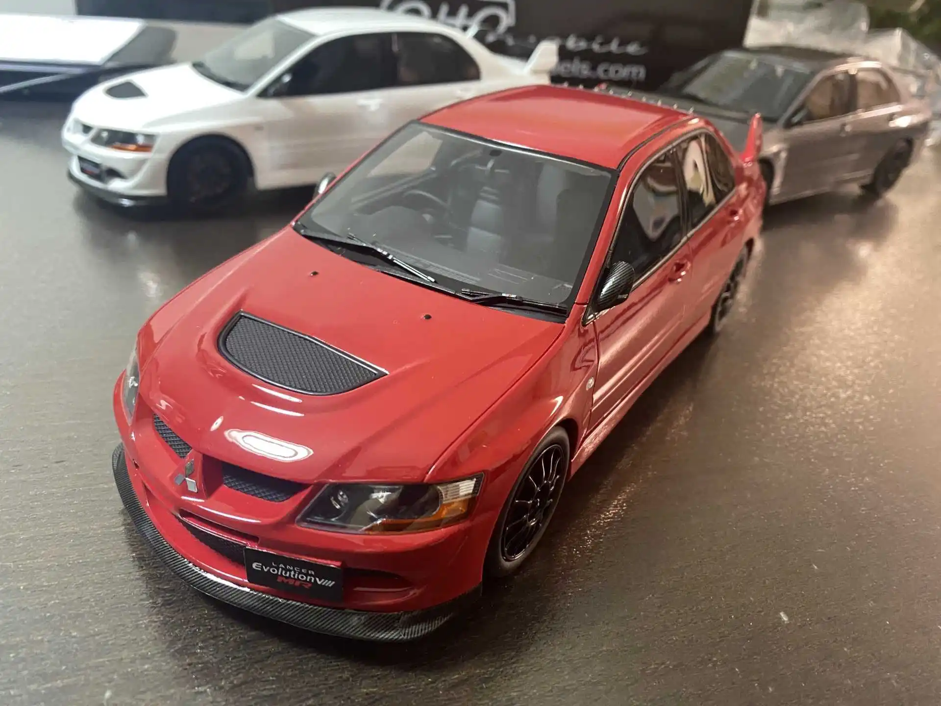 OTTO 1:18 Lancer Evolution VIII Evo 8 MR Red FQ400 ограниченная по 300 штук имитация смолы статическая модель автомобиля игрушки подарок
OTTO 1:18 Lancer Evolution VIII Evo 8 MR Red FQ400 ограниченная по 300 штук имитация смолы статическая модель автомобиля игрушки подарок