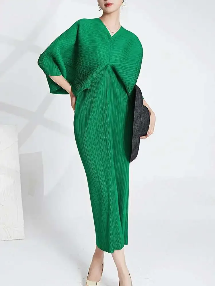 Miyake Summer 2025 New Elegant Ladies Evening Party Dresses Banquet Pleated V-neck Dress Women's Bat Sleeve Midi Solid Colour
Miyake Summer 2025 New Elegant Ladies Evening Party Dresses Banquet Pleated V-neck Dress Women's Bat Sleeve Midi Solid Colour