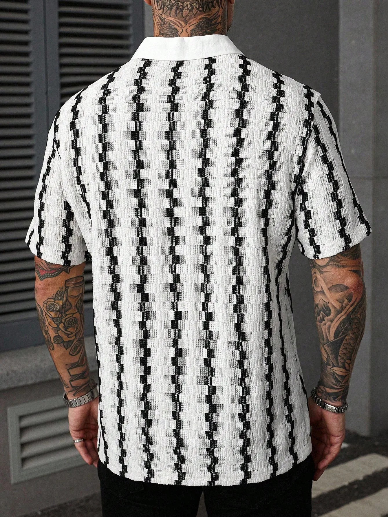 Mens Casual Short Sleeve Button-Down Shirt With Striped Pattern
Mens Casual Short Sleeve Button-Down Shirt With Striped Pattern