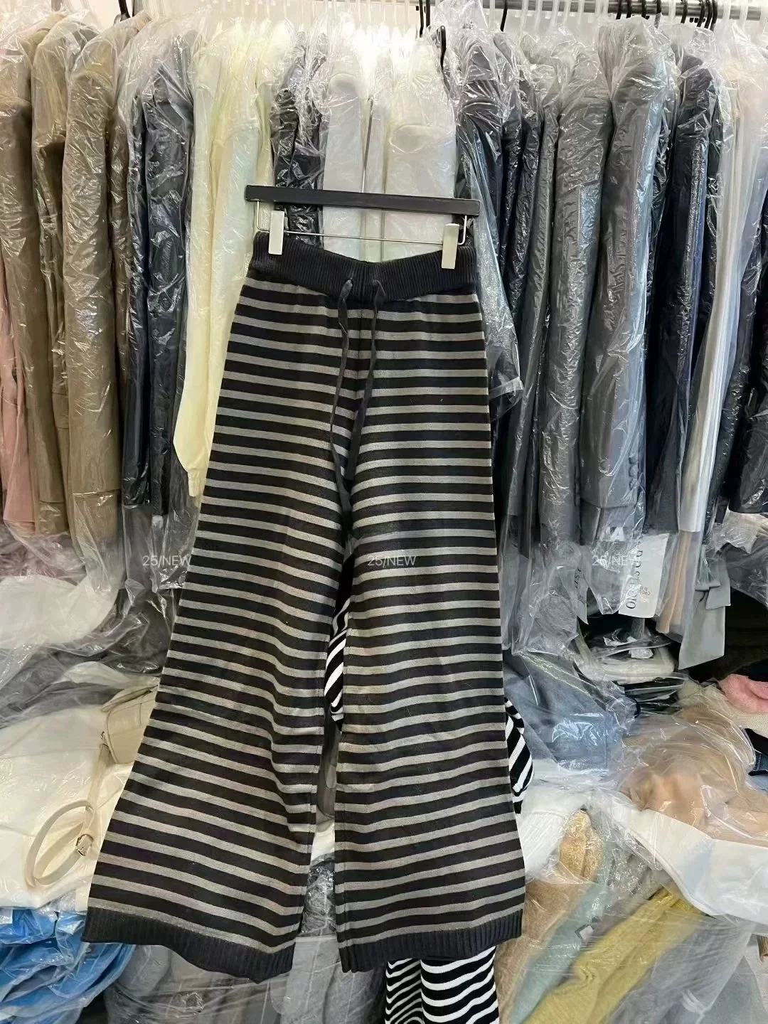 Faionable High Waist Striped Straight Leg Casual Pants Women's Long Trousers Dongda Gate Autumn Winter New Sle Korean Sle
Faionable High Waist Striped Straight Leg Casual Pants Women's Long Trousers Dongda Gate Autumn Winter New Sle Korean Sle