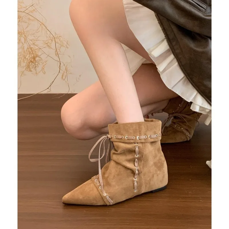 Pleated Pointed Ankle Boots with Flat Straps for Women, A Retro,Fashionable and Simple Korean-style Women's Boot for Autumn 2026
Pleated Pointed Ankle Boots with Flat Straps for Women, A Retro,Fashionable and Simple Korean-style Women's Boot for Autumn 2026