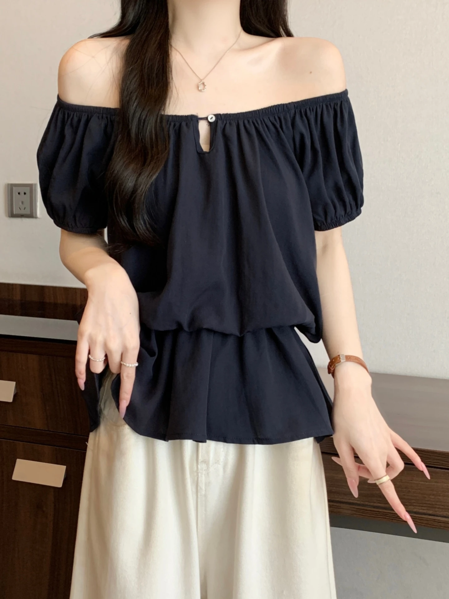 Slimming Short Sleeve Base Shirt Women Summer Large Size Fat MM Shoulder Exposure One-Shoulder Top Bubble Sleeve Commute Style
Slimming Short Sleeve Base Shirt Women Summer Large Size Fat MM Shoulder Exposure One-Shoulder Top Bubble Sleeve Commute Style