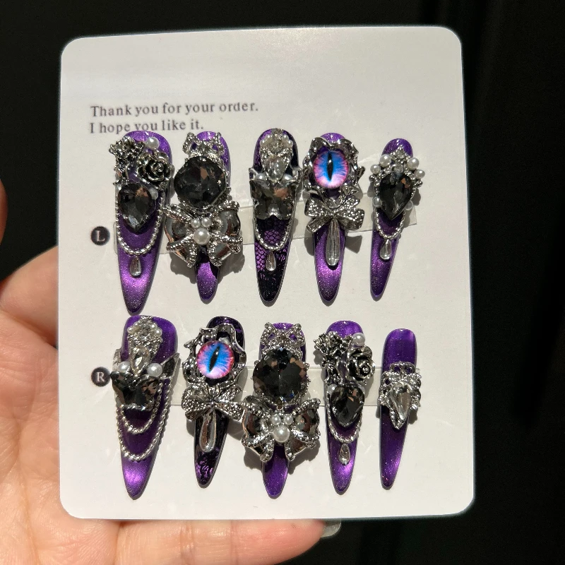 Y Handmade purple light luxury European and American new high-end nail art with white French cat eyes
Y Handmade purple light luxury European and American new high-end nail art with white French cat eyes