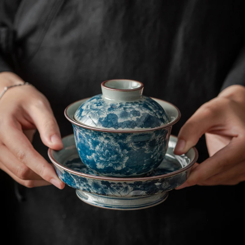 Antique Blue and White Ceramic Cover Bowl and Pot Holder Combination, High-End Retro Handmade Tea Making Bowl, XH037
Antique Blue and White Ceramic Cover Bowl and Pot Holder Combination, High-End Retro Handmade Tea Making Bowl, XH037