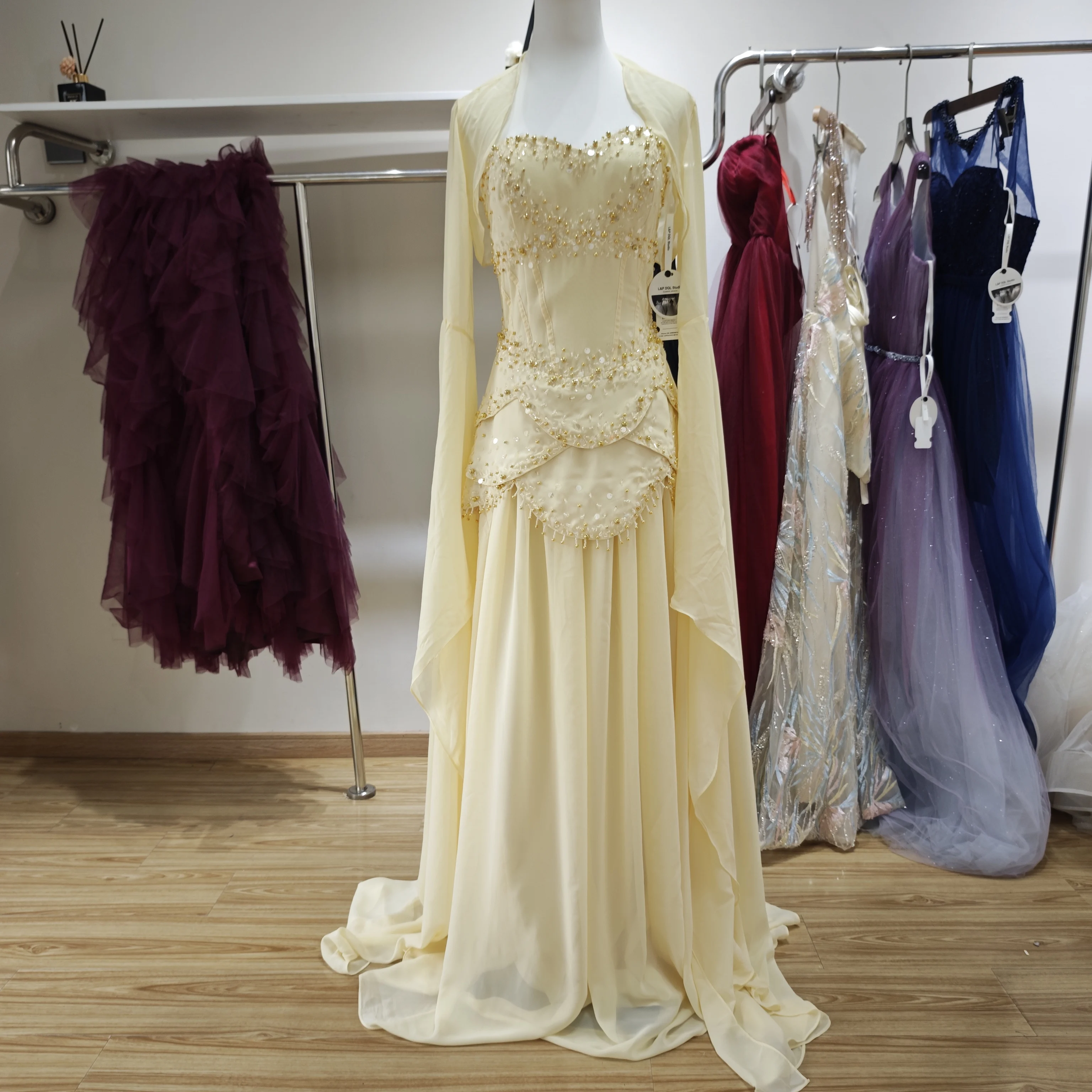 L&P DQL Studio Yellow Chiffon Evening Dress with Wrap Saudi Arabia Prom Dress Major Beading Lace-up with Zipper Back
L&P DQL Studio Yellow Chiffon Evening Dress with Wrap Saudi Arabia Prom Dress Major Beading Lace-up with Zipper Back