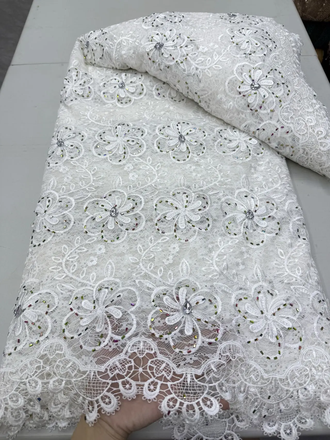 Африканское нигерийское высококачественное кружевное полотно с вышивкой бисером, тюль с камнями, гипюр, водорастворимое, 5 ярдов, для свадебных платьев
Африканское нигерийское высококачественное кружевное полотно с вышивкой бисером, тюль с камнями, гипюр, водорастворимое, 5 ярдов, для свадебных платьев