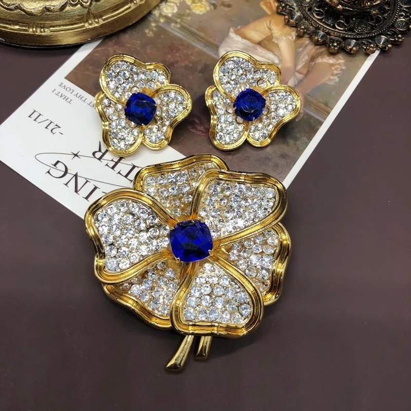 High-end luxury copper jewelry full of diamonds design sapphire flower corsage stud earrings set antique versatile pin women
High-end luxury copper jewelry full of diamonds design sapphire flower corsage stud earrings set antique versatile pin women