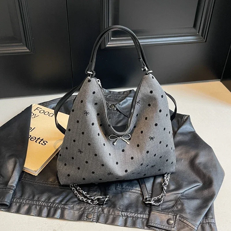 Nylon Bow Zipper Tote Bags CHAINS Dot Fashion Women's Bags on Sale 2025 New Sense of Luxury Commute Versatile Shoulder Bags
Nylon Bow Zipper Tote Bags CHAINS Dot Fashion Women's Bags on Sale 2025 New Sense of Luxury Commute Versatile Shoulder Bags
