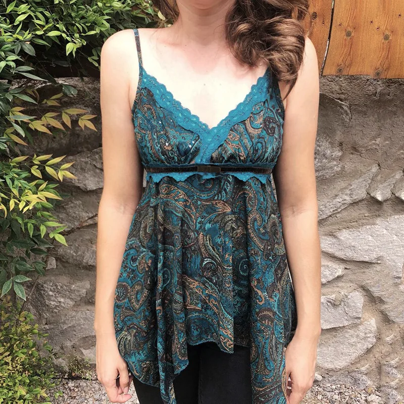 Women's 2026 Summer New Vintage Lace Patchwork Contrast Color V Neck Top Unique Printed Irregular Hem Cami Top
Women's 2026 Summer New Vintage Lace Patchwork Contrast Color V Neck Top Unique Printed Irregular Hem Cami Top