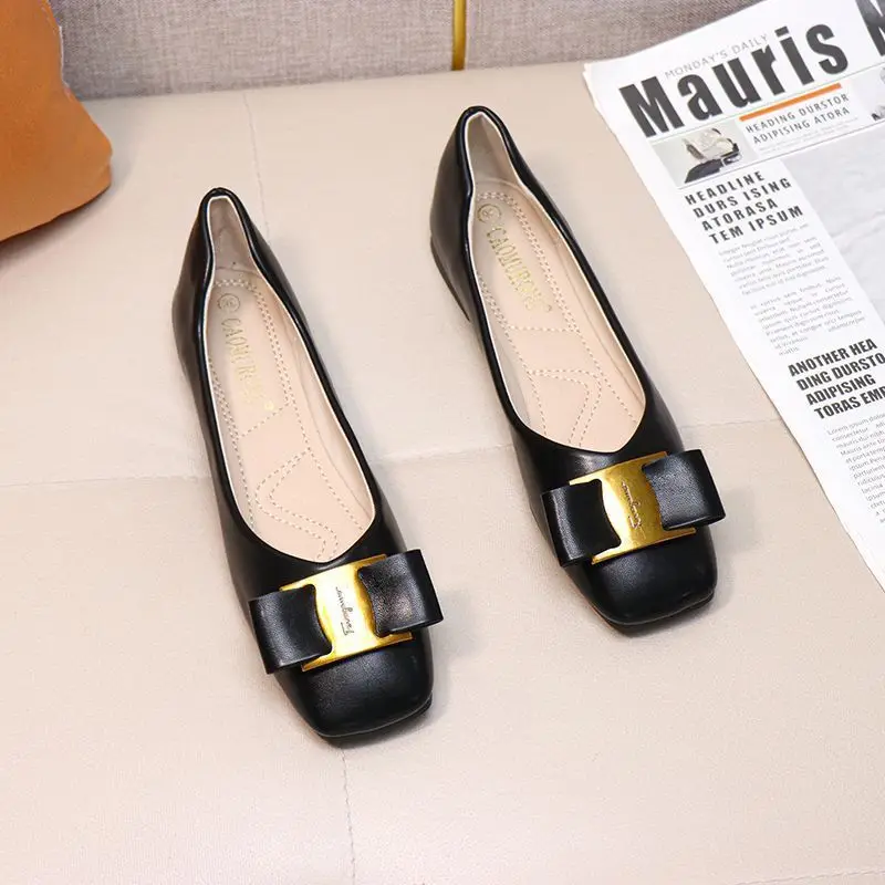 2024 New Summer Metal Buckle Popular Design Black Shallow Mouth Soft Sole Soft Leather Square Head Large Size Female Flat Shoes
2024 New Summer Metal Buckle Popular Design Black Shallow Mouth Soft Sole Soft Leather Square Head Large Size Female Flat Shoes