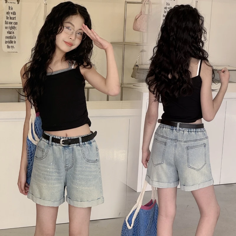 Women's light wash denim shorts with rhinestones, rolled edges, elastic waist, casual summer wide leg children's underwear
Women's light wash denim shorts with rhinestones, rolled edges, elastic waist, casual summer wide leg children's underwear