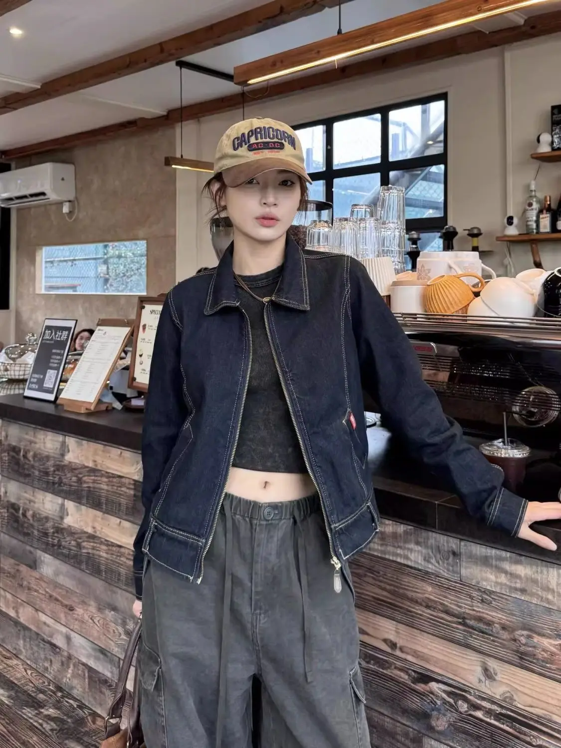 Замшевые женские куртки-бомберы, осенне-зимнее пальто, женское пальто Y2K с отложным воротником и передним карманом на пуговицах, простая базовая женская мода
Замшевые женские куртки-бомберы, осенне-зимнее пальто, женское пальто Y2K с отложным воротником и передним карманом на пуговицах, простая базовая женская мода