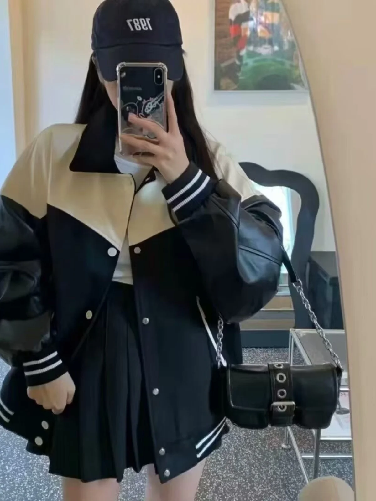 Повседневная бейсбольная куртка из искусственной кожи, весенне-осенняя цветная блузка, дизайн Vibe, свободная посадка, молодежная верхняя одежда Faion
Повседневная бейсбольная куртка из искусственной кожи, весенне-осенняя цветная блузка, дизайн Vibe, свободная посадка, молодежная верхняя одежда Faion