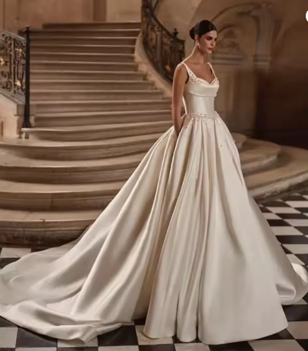 Luxury Satin Cathedral Train Wedding Dress Sweetheart Neck Pearl Sleeveless Vintage A Line Puffy Wedding Gowns
Luxury Satin Cathedral Train Wedding Dress Sweetheart Neck Pearl Sleeveless Vintage A Line Puffy Wedding Gowns