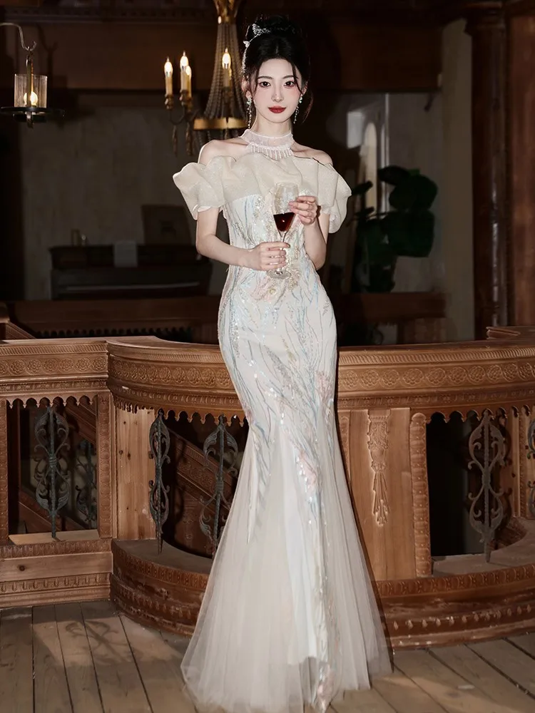 A fish-tail neck-hanging one-shoulder light luxury niche adult host's toasting flash dress
A fish-tail neck-hanging one-shoulder light luxury niche adult host's toasting flash dress