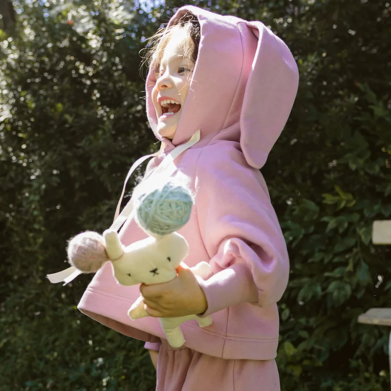 2024 Winter Korean Girl Cotton Soft Super Cute Long Ears Hooded Girls Fleece Sweater Fashion Cute Warm Baby Girls Clothes
2024 Winter Korean Girl Cotton Soft Super Cute Long Ears Hooded Girls Fleece Sweater Fashion Cute Warm Baby Girls Clothes