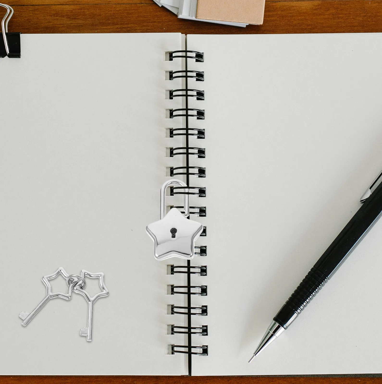 2 шт. Замочки в форме звезды с ключами, компактные, легкие, для дневников, рюкзаков, путешествий, подарков, декоративные замки
2 шт. Замочки в форме звезды с ключами, компактные, легкие, для дневников, рюкзаков, путешествий, подарков, декоративные замки