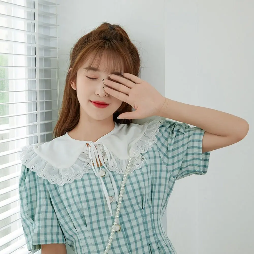 Temperament Elegant Lace False Collar Adjustable DIY Detachable Collar Soft Sweet Decorative Lace Neckline Gift
Temperament Elegant Lace False Collar Adjustable DIY Detachable Collar Soft Sweet Decorative Lace Neckline Gift