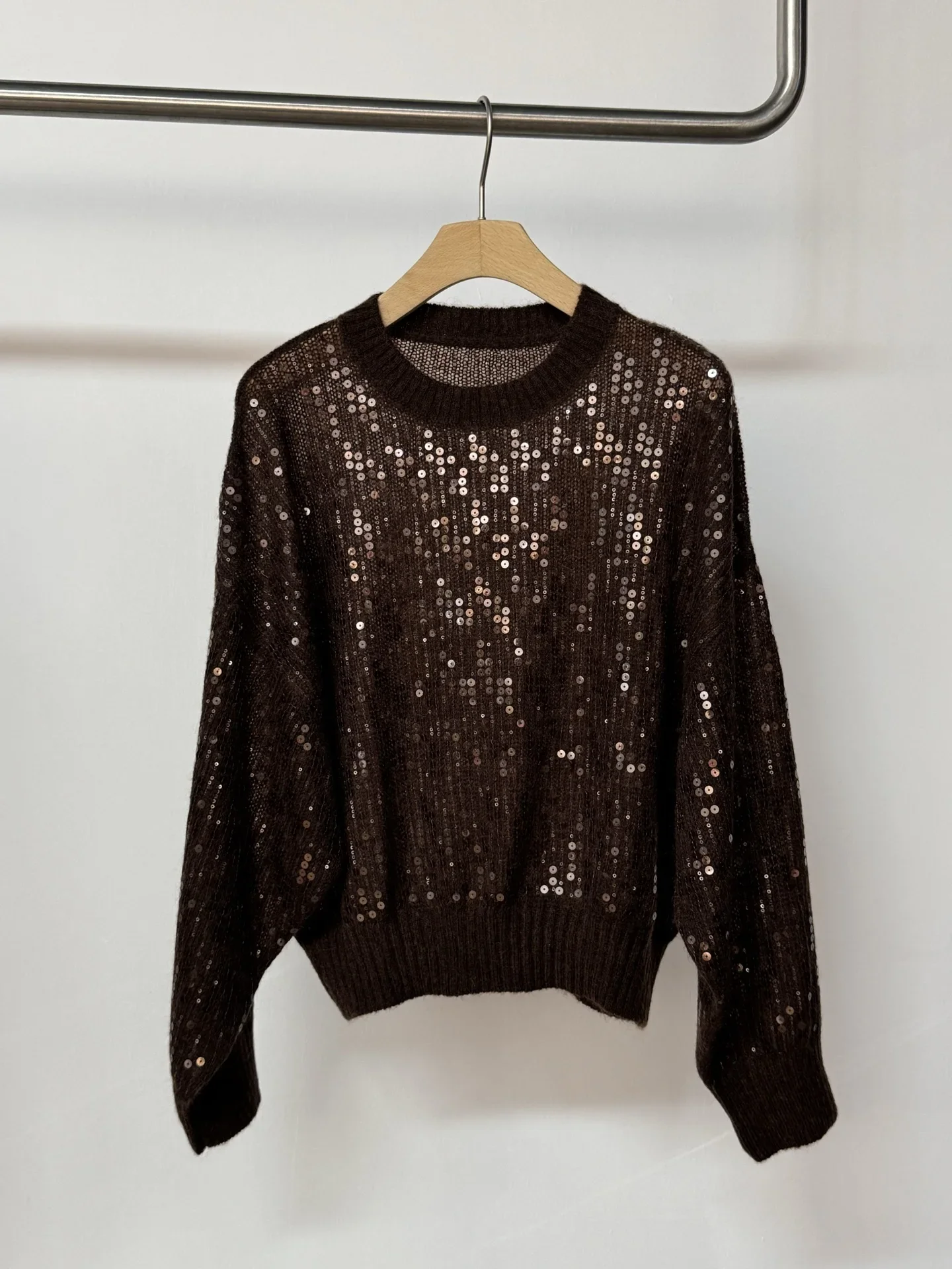 Women's Sequin Shining Knitted Pullover Autumn Winter Round Neck Long Sleeve Loose Female Sweater
Women's Sequin Shining Knitted Pullover Autumn Winter Round Neck Long Sleeve Loose Female Sweater