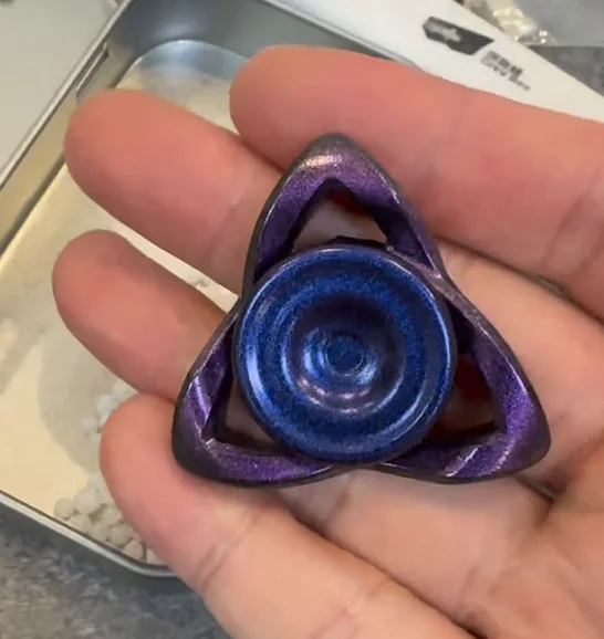 Used EDC String Mini Wu Alloy fidget spinner metal decompression toy
Used EDC String Mini Wu Alloy fidget spinner metal decompression toy