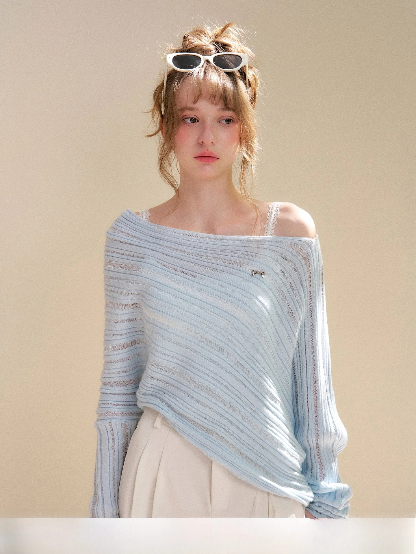 Женский вязаный свитер Kroche 26SS свободного кроя из смесовой шерсти с вырезами, рукавами «летучая мышь» и асимметричным плечом, повседневный трикотаж
Женский вязаный свитер Kroche 26SS свободного кроя из смесовой шерсти с вырезами, рукавами «летучая мышь» и асимметричным плечом, повседневный трикотаж