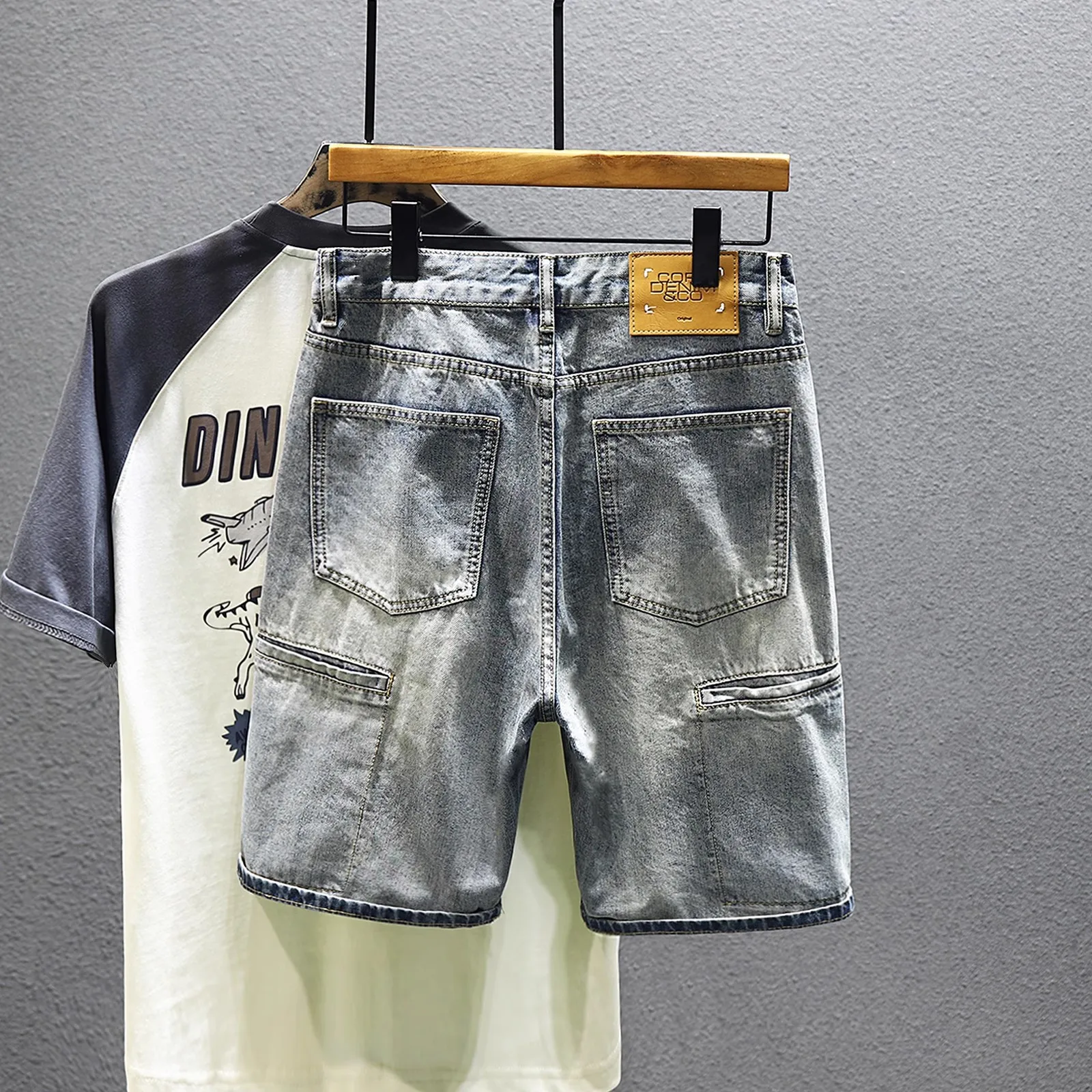 New Fashion Men Light Blue Retro Denim Shorts Jeans Stretch Casual Trendy Denim Shorts Man Nostalgia Jeans Quality Cotton Shorts
New Fashion Men Light Blue Retro Denim Shorts Jeans Stretch Casual Trendy Denim Shorts Man Nostalgia Jeans Quality Cotton Shorts