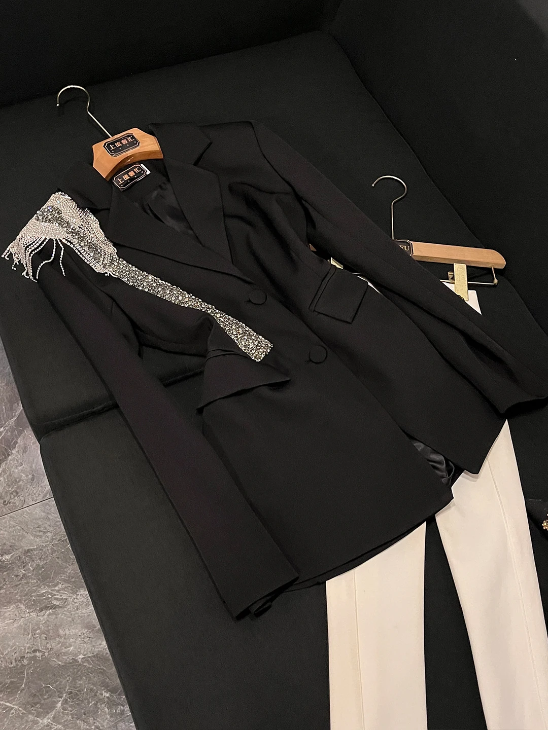 Winter 2025 Women's Slim Fit Luxury Embellied Diamond Waistcoat Heavy Workmanip Suit Jaet Long Sve Office Wear
Winter 2025 Women's Slim Fit Luxury Embellied Diamond Waistcoat Heavy Workmanip Suit Jaet Long Sve Office Wear