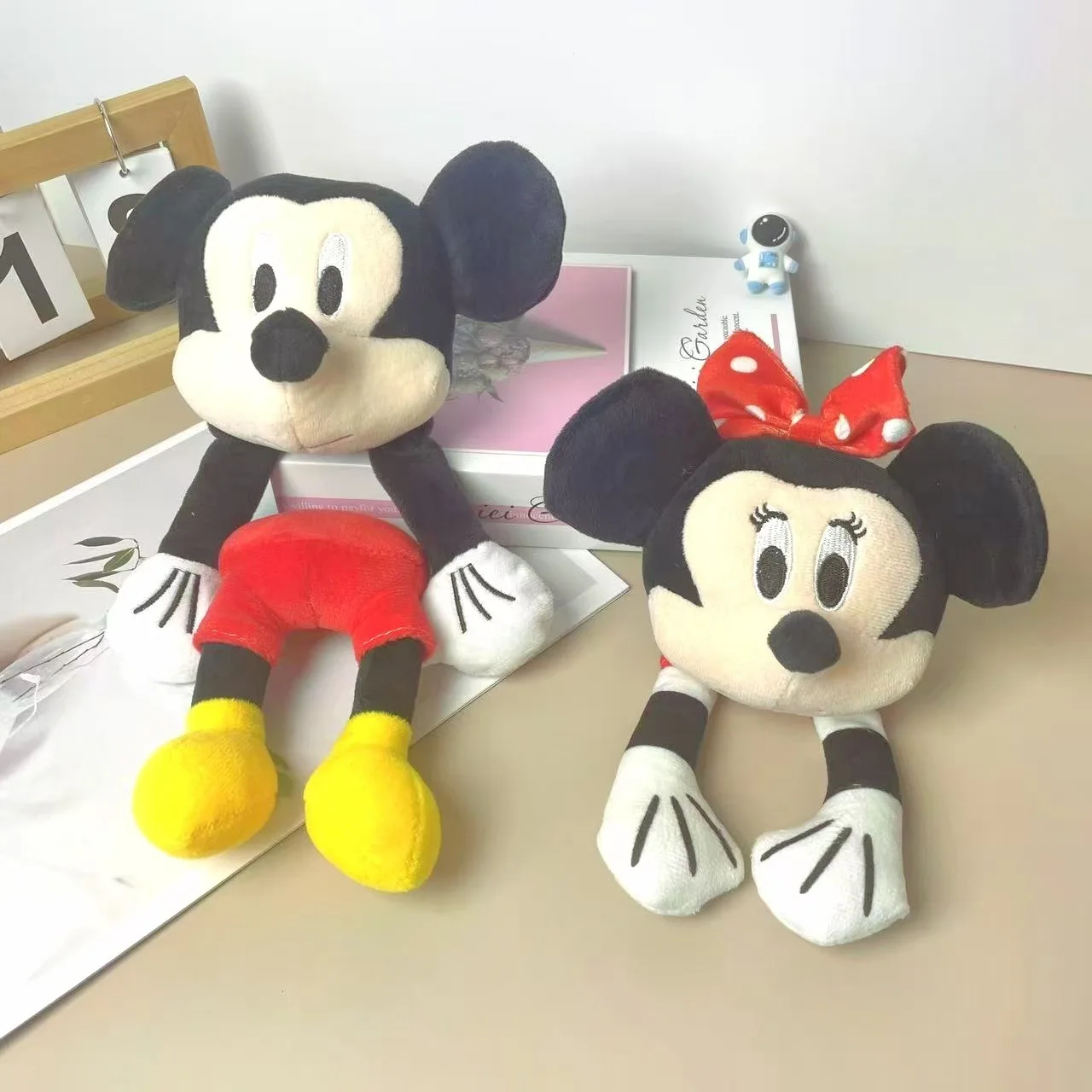 Disney Mickey Minnie Mouse Lying Plush Toy Soft Stuffed Doll
Disney Mickey Minnie Mouse Lying Plush Toy Soft Stuffed Doll
