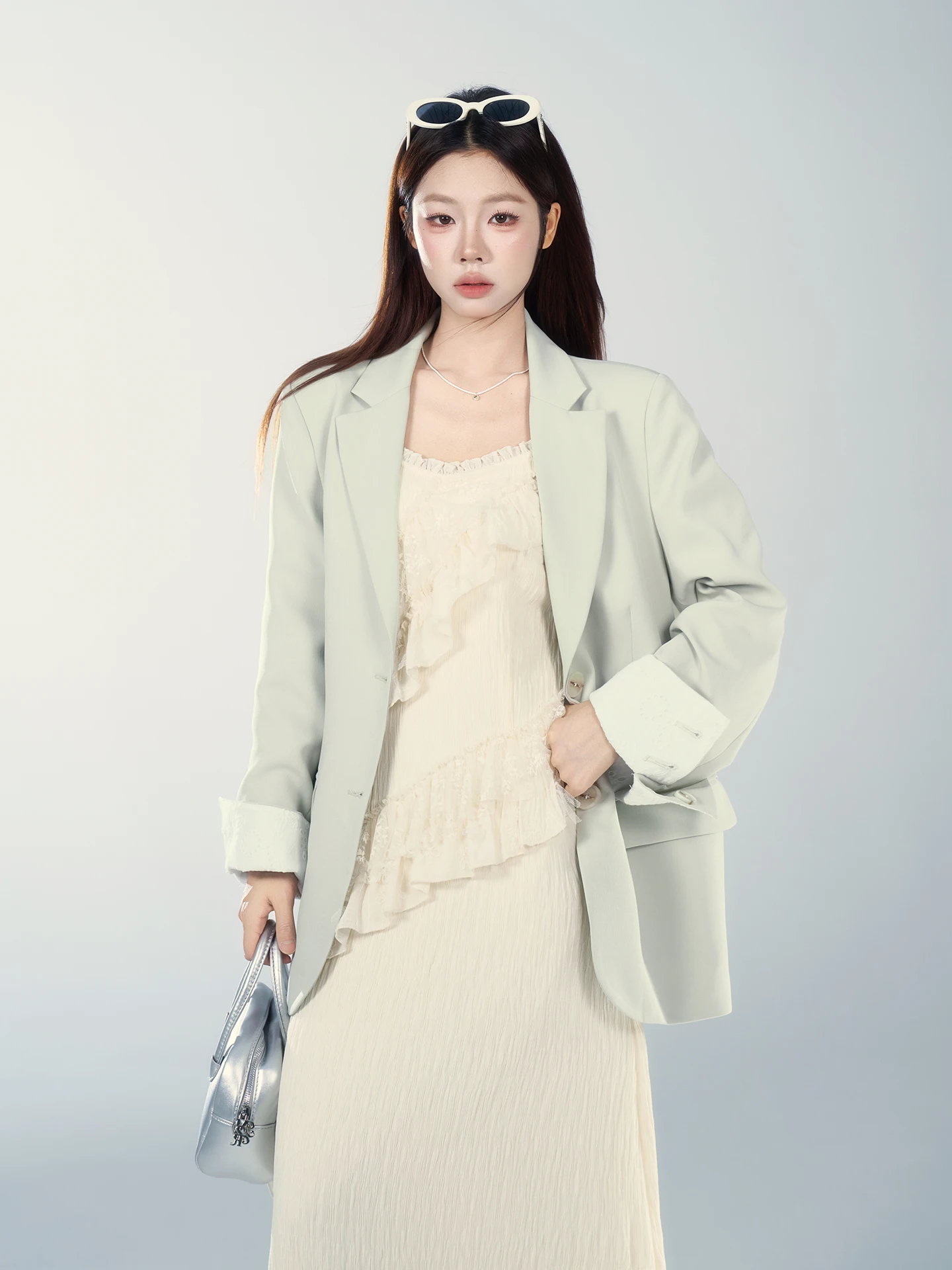 Elegant Grey Green Suit Jacket Women's Fashion Korean Style Loose Fit Warm Long Sleeve Pure Color Spring 2026 New Arrival
Elegant Grey Green Suit Jacket Women's Fashion Korean Style Loose Fit Warm Long Sleeve Pure Color Spring 2026 New Arrival