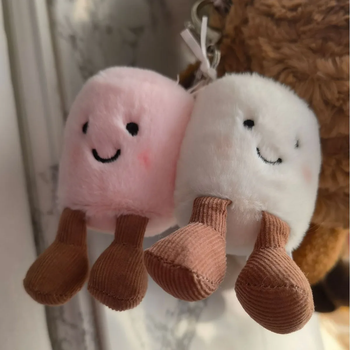New Jelly Cat Fun Marshmallow Keychain Cotton Candy Two Tone Cute Soft Two Tone Doll Keychain Bag Pendant Girls Gift
New Jelly Cat Fun Marshmallow Keychain Cotton Candy Two Tone Cute Soft Two Tone Doll Keychain Bag Pendant Girls Gift