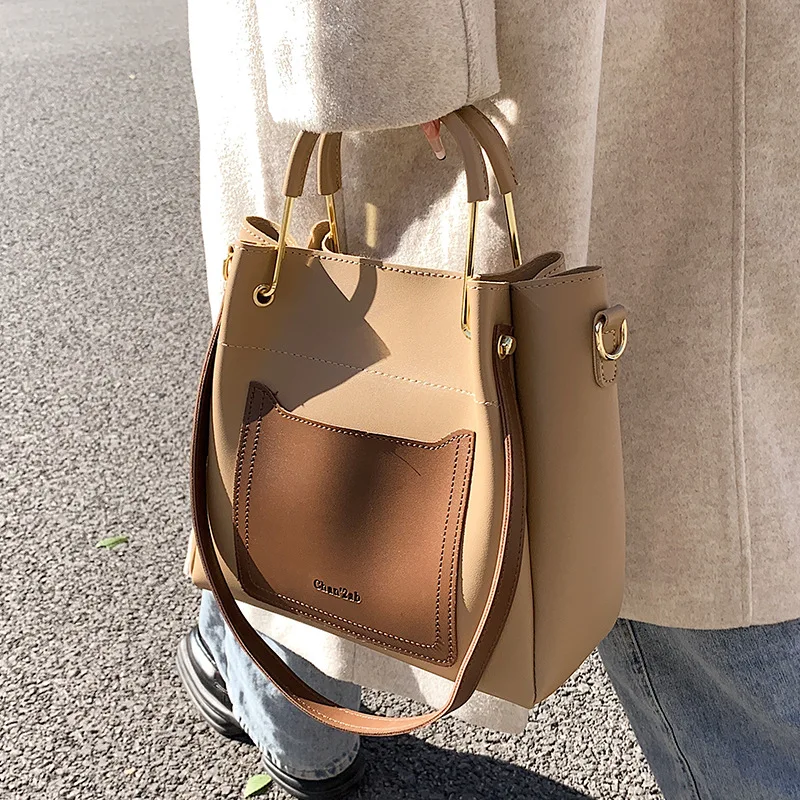 Luxury Handbag 2023 Autumn New PU Fashion Retro Commuter Crossbody Bag Large Capacity Versatile Shopping Portable Bucket Bag
Luxury Handbag 2023 Autumn New PU Fashion Retro Commuter Crossbody Bag Large Capacity Versatile Shopping Portable Bucket Bag