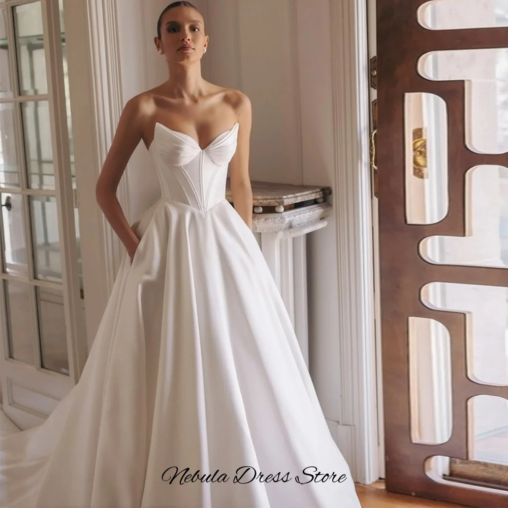 Simple A-Line Satin Vestido De Novia Classic Sweetheart Sleeveless Wedding Dress Customized Modern Lace Up Back Bridal Gowns
Simple A-Line Satin Vestido De Novia Classic Sweetheart Sleeveless Wedding Dress Customized Modern Lace Up Back Bridal Gowns