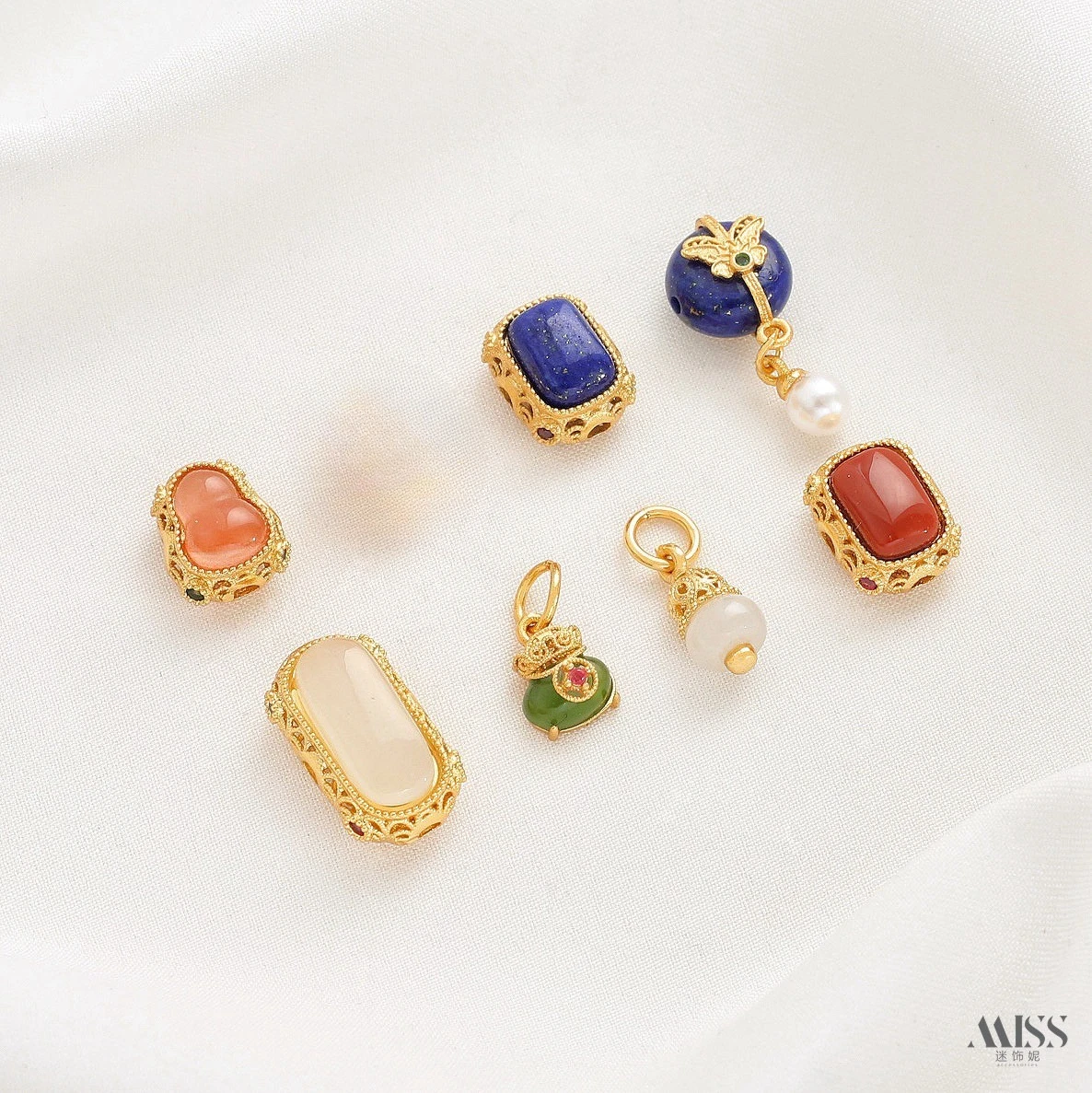 24K Gold Plated Gourd Money Bag Pendant, Lapis Red Agate Jasper Jade Hetian Jade Spacer Beads, DIY Jewelry Beads Blind Bag
24K Gold Plated Gourd Money Bag Pendant, Lapis Red Agate Jasper Jade Hetian Jade Spacer Beads, DIY Jewelry Beads Blind Bag