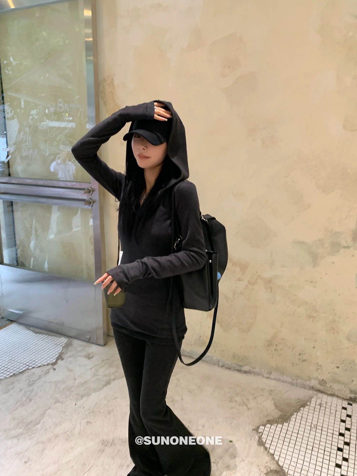Комплект спортивной одежды SUONE Deep Ey Slim Fit для женщин: повседневные вязаные расклешенные брюки и худи с длинным рукавом, осенний модный комплект
Комплект спортивной одежды SUONE Deep Ey Slim Fit для женщин: повседневные вязаные расклешенные брюки и худи с длинным рукавом, осенний модный комплект