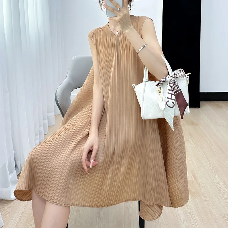 Miyake Pleated Dress Women's 2023 Summer New Casual Fashion Loose Pleated V-neck Sleeveless Slim Dresses Irregular Clothing
Miyake Pleated Dress Women's 2023 Summer New Casual Fashion Loose Pleated V-neck Sleeveless Slim Dresses Irregular Clothing