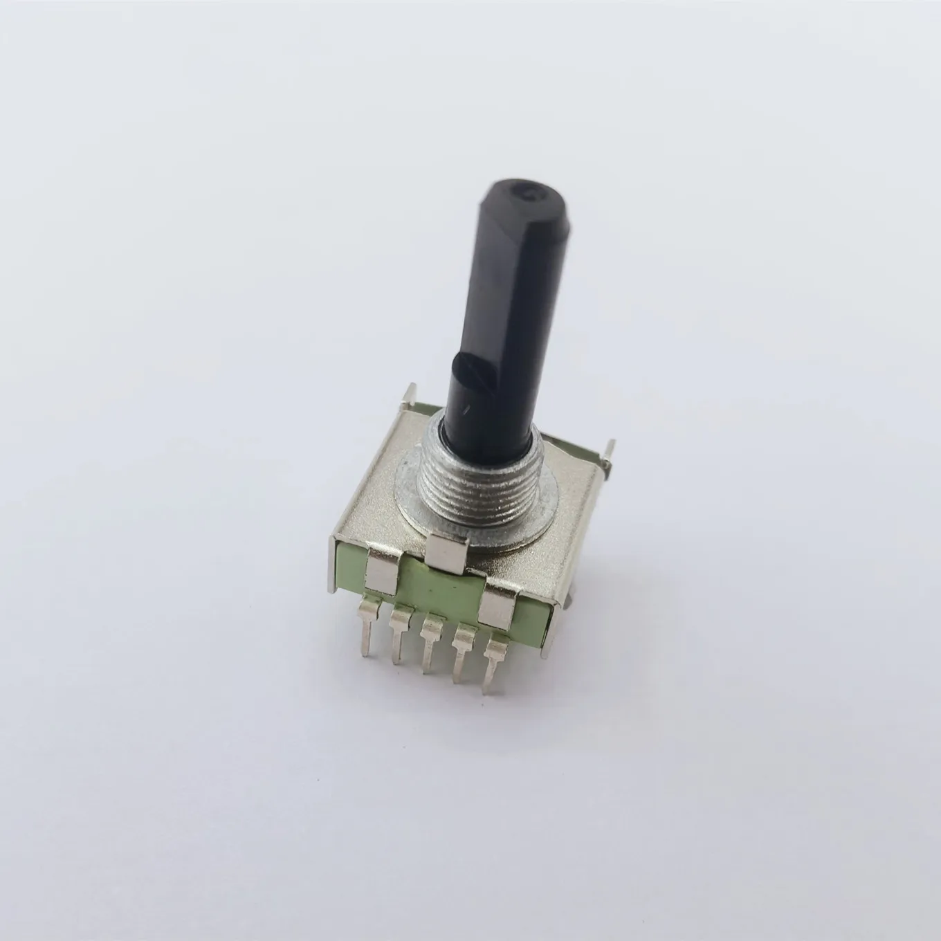 Original new 100% SR1712F-0204-225F2R-B 2-pole 4-gear band switch handle length 22.5MMF 
Original new 100% SR1712F-0204-225F2R-B 2-pole 4-gear band switch handle length 22.5MMF