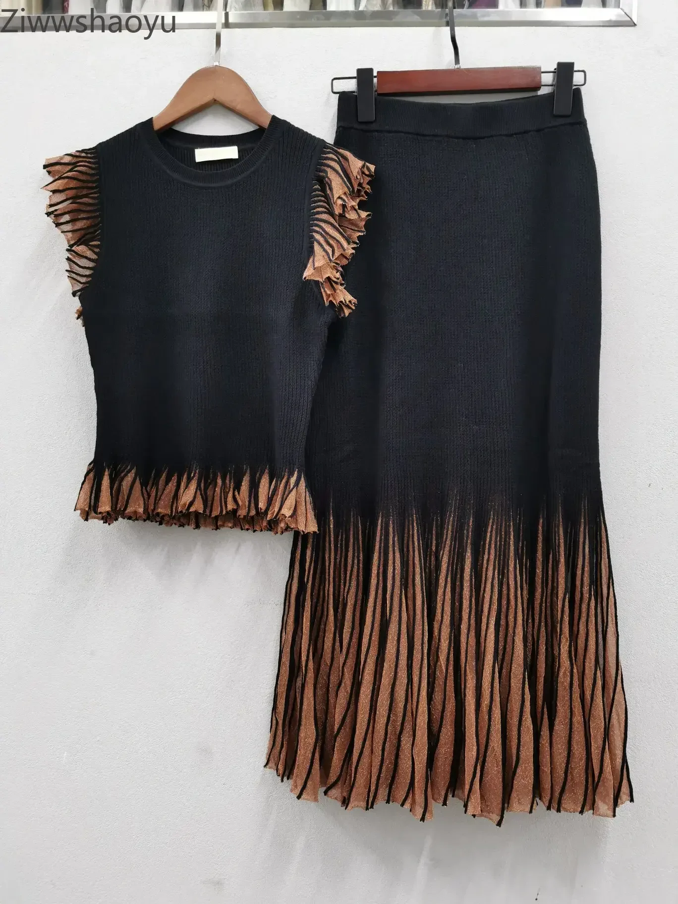 High Quality Autumn Women Fashion Runway Designer Ruffles Design Slim Sweet Long Sleeve Knitted Top or Pleated Long Skirt
High Quality Autumn Women Fashion Runway Designer Ruffles Design Slim Sweet Long Sleeve Knitted Top or Pleated Long Skirt