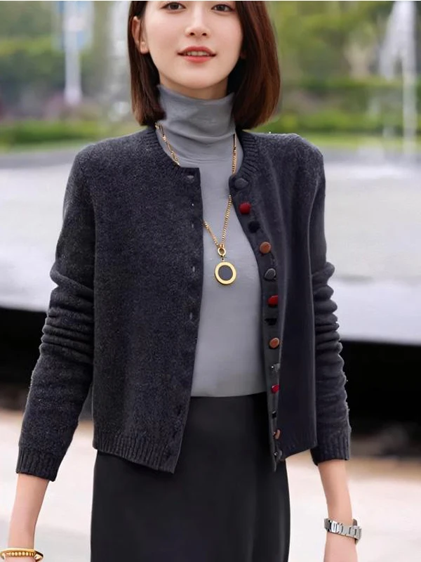 Elegant Grey Knitted Sweater Cardigan Women's Spring Autumn Fashion Ageless Simple American Style High-End Sensation Top
Elegant Grey Knitted Sweater Cardigan Women's Spring Autumn Fashion Ageless Simple American Style High-End Sensation Top