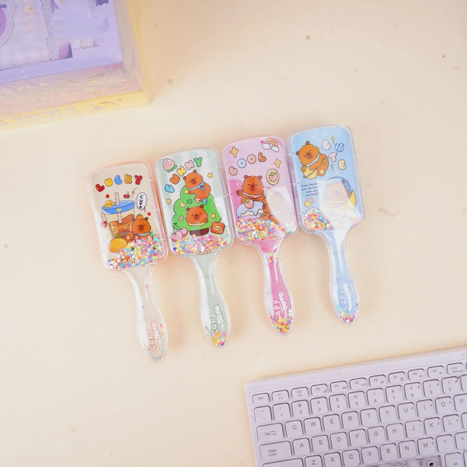 Snoopy comb with innovative design, high-quality appearance, long handle, soft hair texture, perfect for straight hair. Ideal g
Snoopy comb with innovative design, high-quality appearance, long handle, soft hair texture, perfect for straight hair. Ideal g