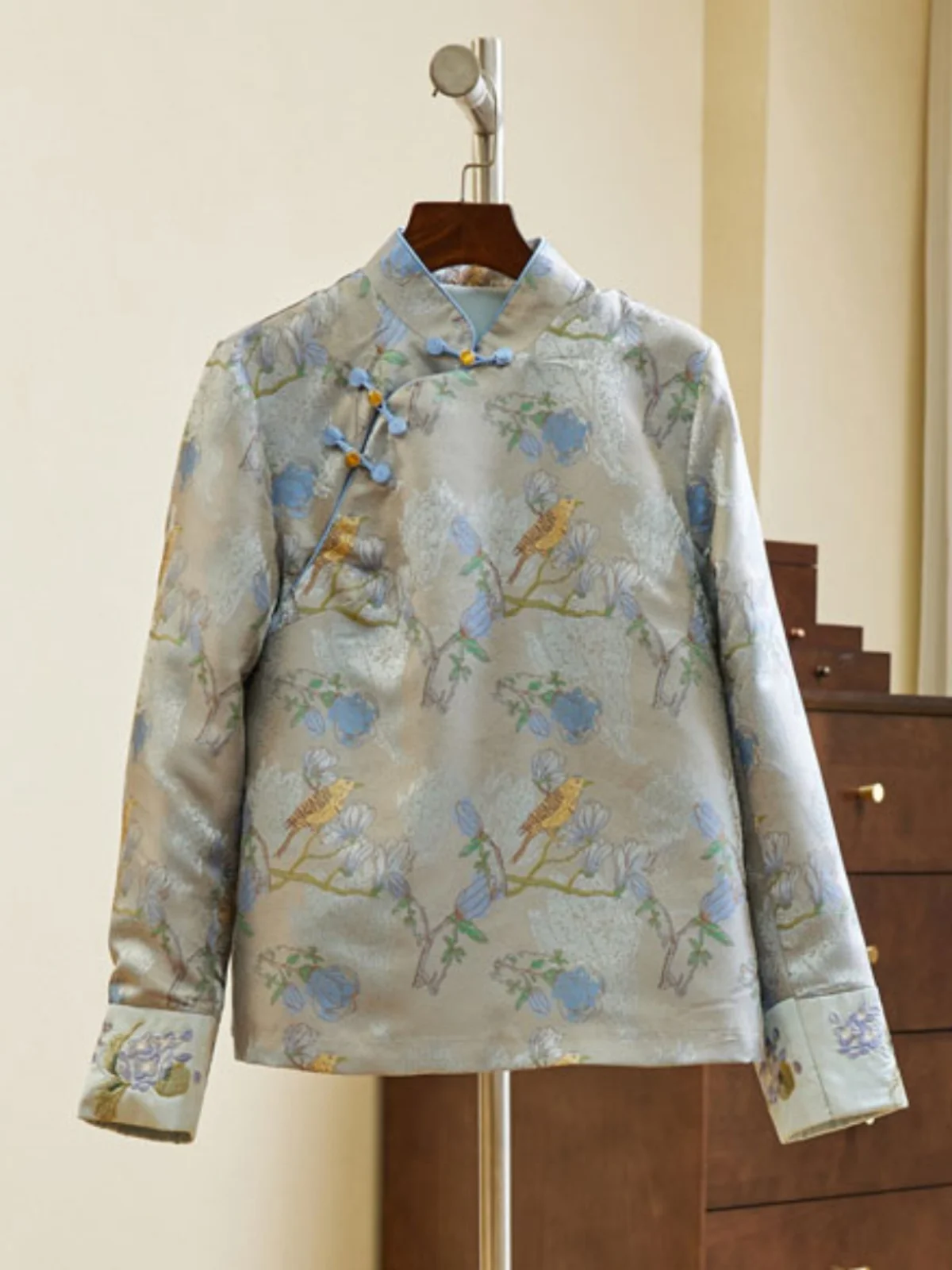 New Chinese Style Women's Embroidered Cotton Jacket Small Cotton Padded Hanfu Reformed Qipao Short Qipao Low Slit Long Sleeve
New Chinese Style Women's Embroidered Cotton Jacket Small Cotton Padded Hanfu Reformed Qipao Short Qipao Low Slit Long Sleeve