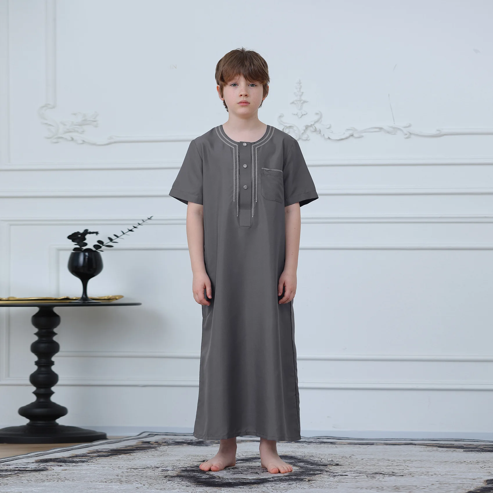 Children Muslim Boys Thobe Short Sleeve Button Detail Side Pocket Soft Breathable Islamic Arab Robe For Ramadan Festival Wear
Children Muslim Boys Thobe Short Sleeve Button Detail Side Pocket Soft Breathable Islamic Arab Robe For Ramadan Festival Wear
