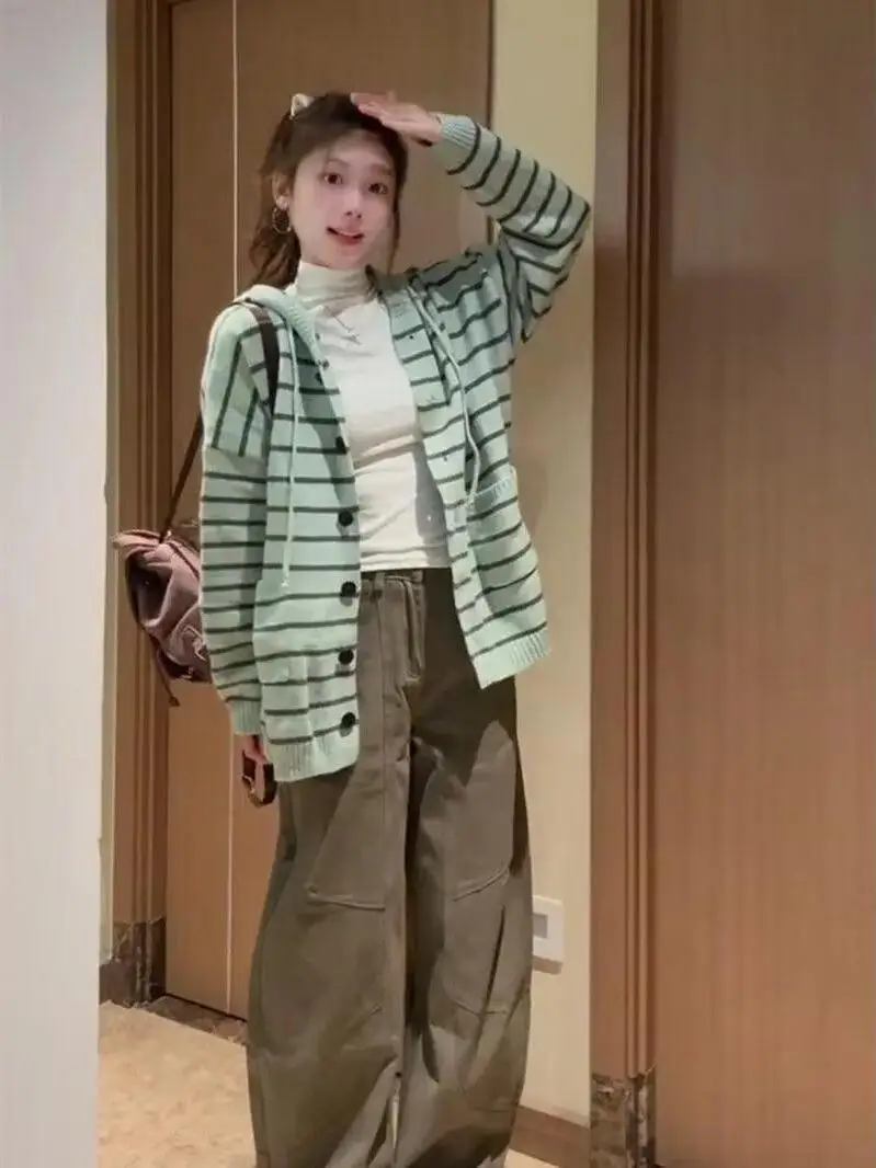 Вязаный свитер в полоску, пальто, женское осенне-зимнее новое пальто, ленивая шапка с капюшоном, открытый кардиган, топ, высокое качество
Вязаный свитер в полоску, пальто, женское осенне-зимнее новое пальто, ленивая шапка с капюшоном, открытый кардиган, топ, высокое качество