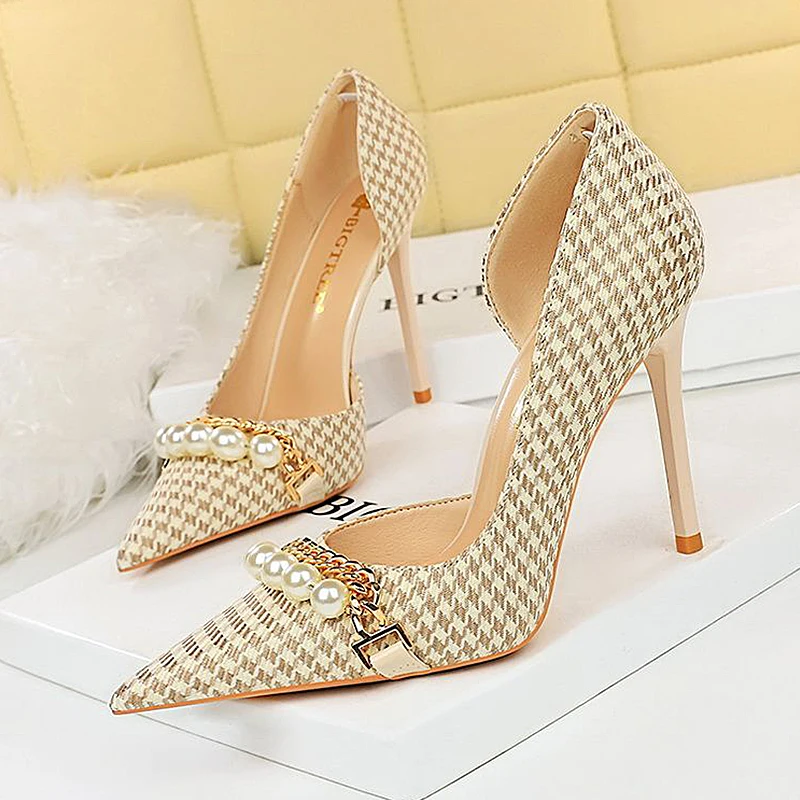 Fashion High Heels 2026 Designer Shoes Classic Houndstooth Elegant Heels for Woman Shallow Pearl Luxury Pumps Wedge Heel
Fashion High Heels 2026 Designer Shoes Classic Houndstooth Elegant Heels for Woman Shallow Pearl Luxury Pumps Wedge Heel
