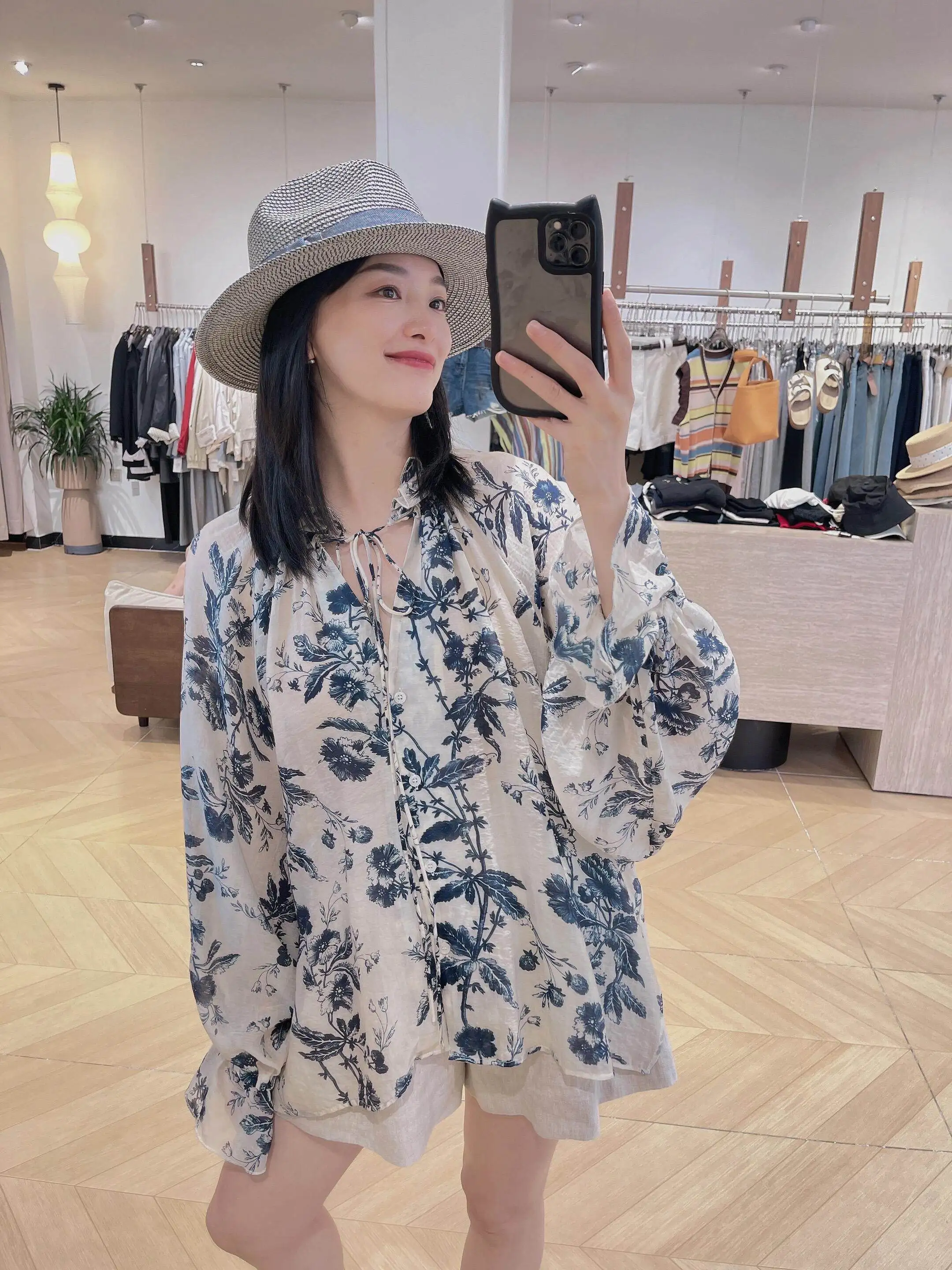 Loose Women's Shirt Summer Thin Flower Pattern Belted Casual Holiday Style Chinese Ink Wash Slimming Outerwear Polyester Fiber
Loose Women's Shirt Summer Thin Flower Pattern Belted Casual Holiday Style Chinese Ink Wash Slimming Outerwear Polyester Fiber